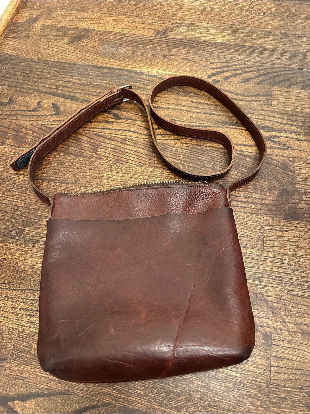 Unisex Brown Leather Messenger Crossbody Bag